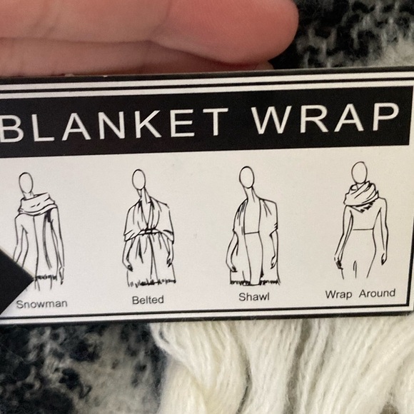 New DKNY Women's Oversized Houndstooth Fringes Scarf Black & Cream Blanket Wrap - Picture 8 of 9